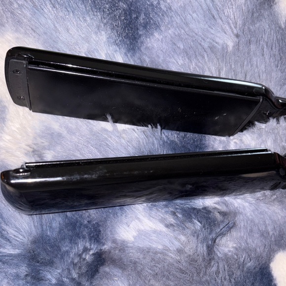 Black Hair Straightener - Picture 4 of 4